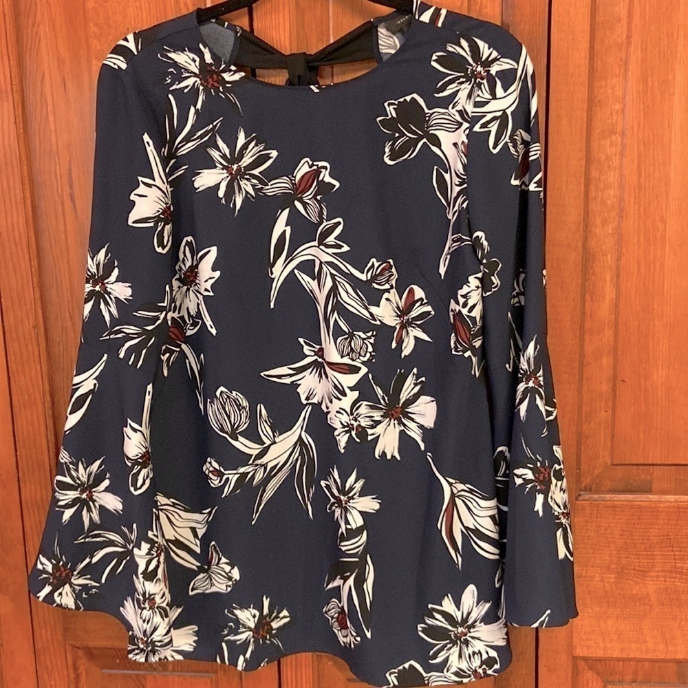 Halogen Tunic Dress Top Keyhole Back Ribbon. Bell Sleeve Professional/Dress/Boho